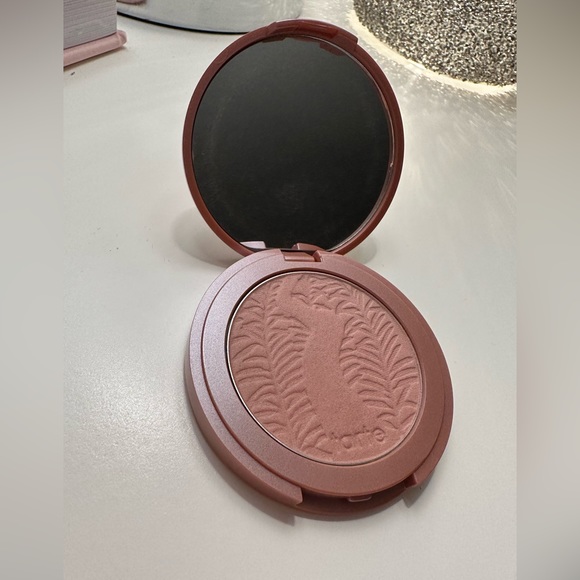 Tarte blush - exposed - Picture 1 of 4